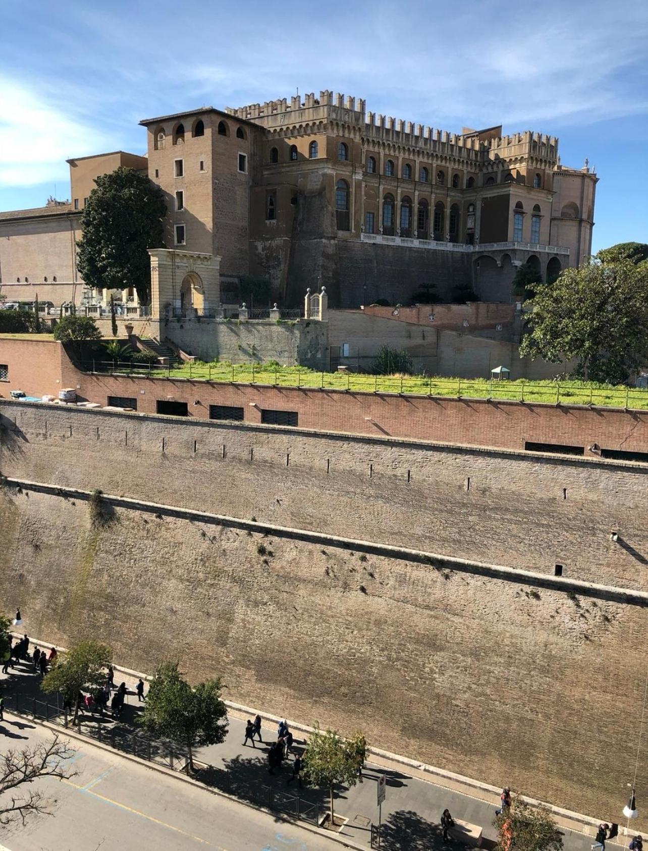 Zeus Group Vatican 로마 외부 사진